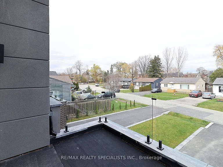 1046 Roosevelt Rd — Photo 8