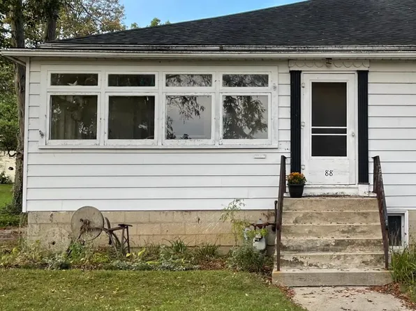 88 Fox Ave, Dundee, IL 60118