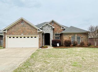 1320 Edge Valley Dr N, Conway, AR 72032