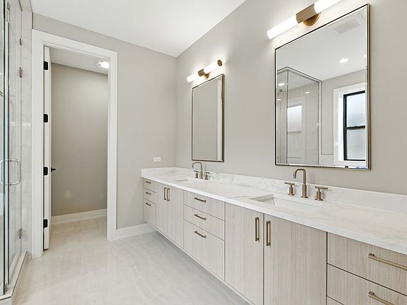 5th image of 1443 W Roscoe St #Penthouse