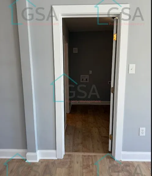 694 Saxon Ave — Photo 18