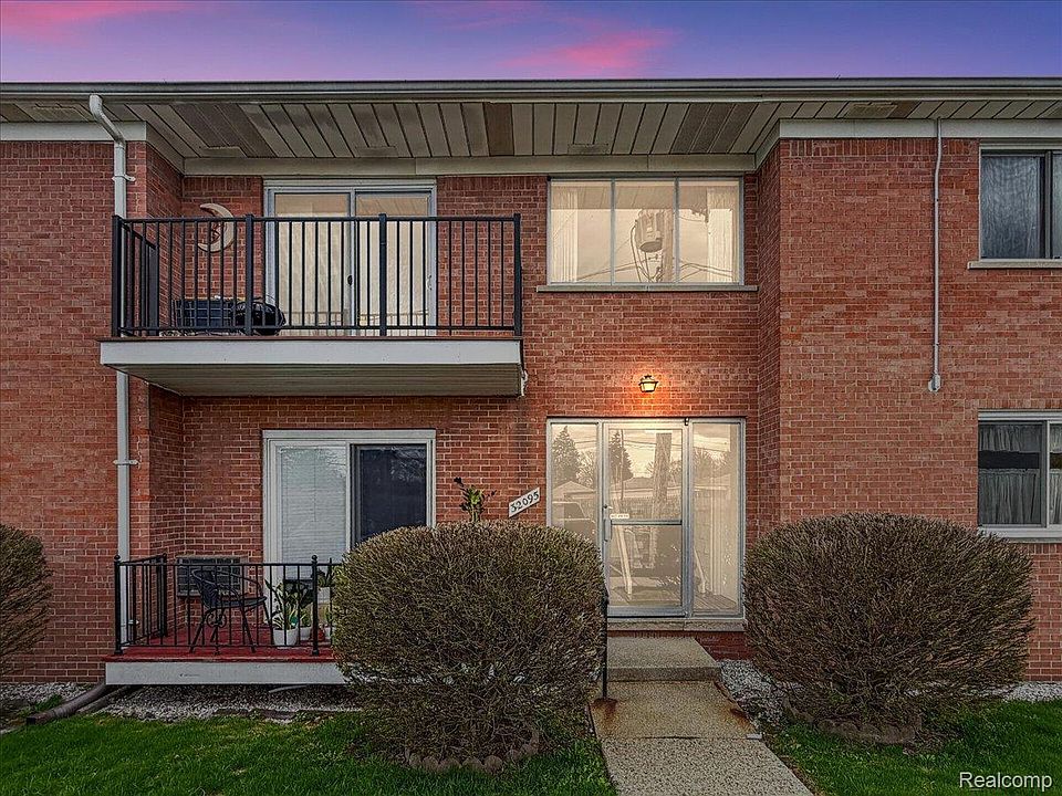 1st image of 32095 Beaconsfield St #29