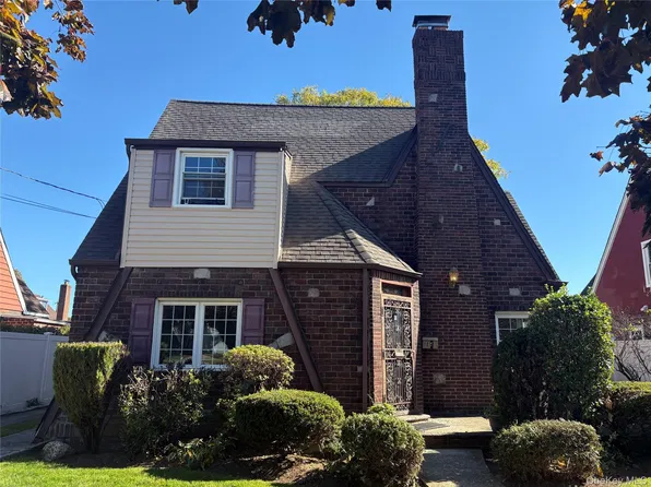 14 Flint Avenue, Hempstead, NY 11550