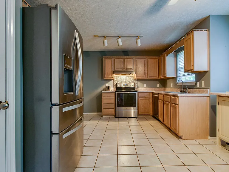 7145 Catherine Dr — Photo 2