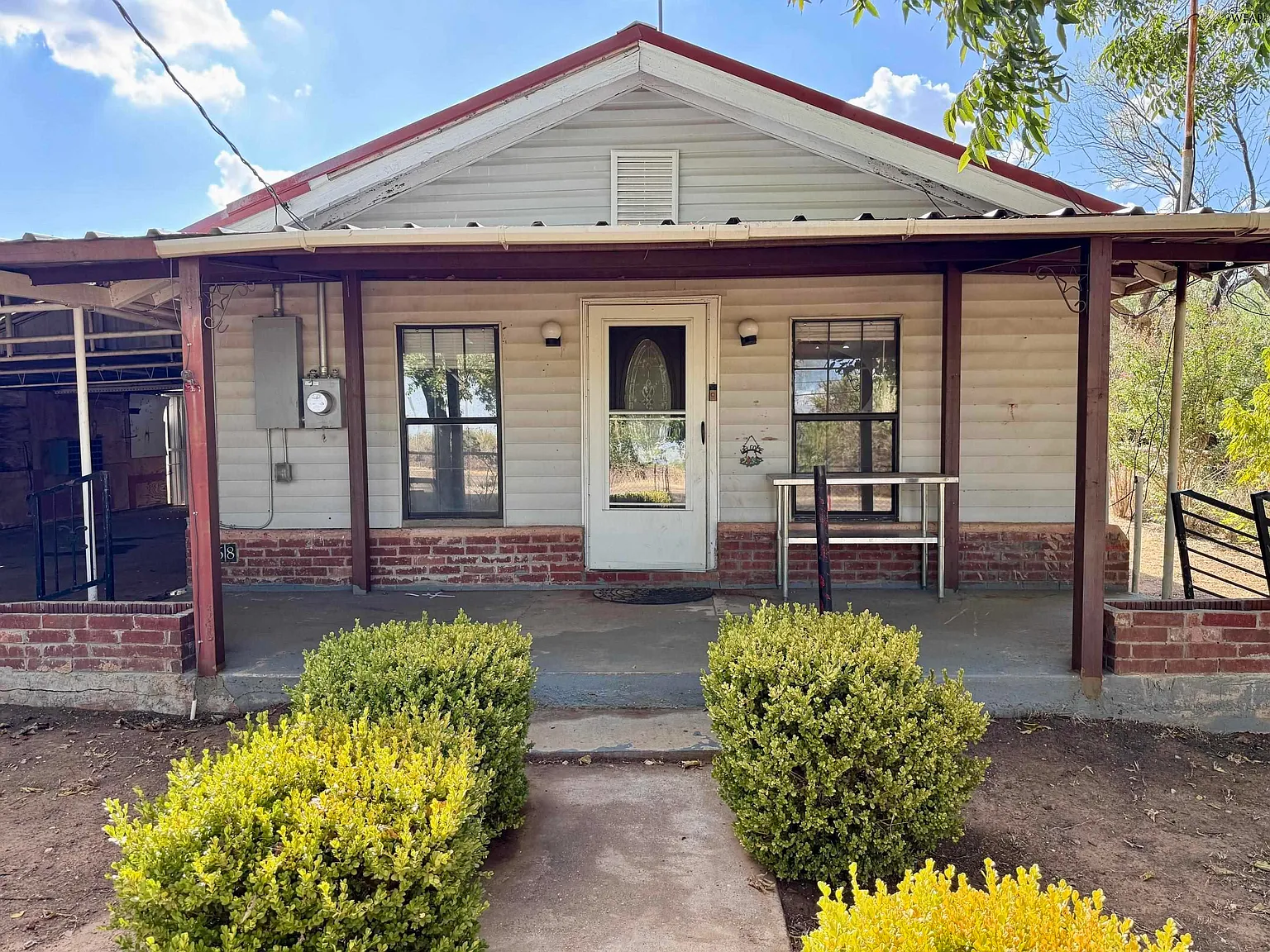 2 bed, 1.0 bath, 860 sqft, $1,195 — Photo 2