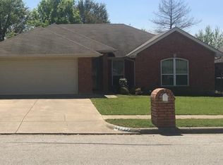 5912 Hilltop Dr, Watauga, TX 76148