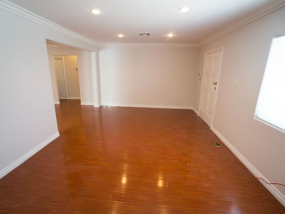 3rd image of 5812 Lexington Ave