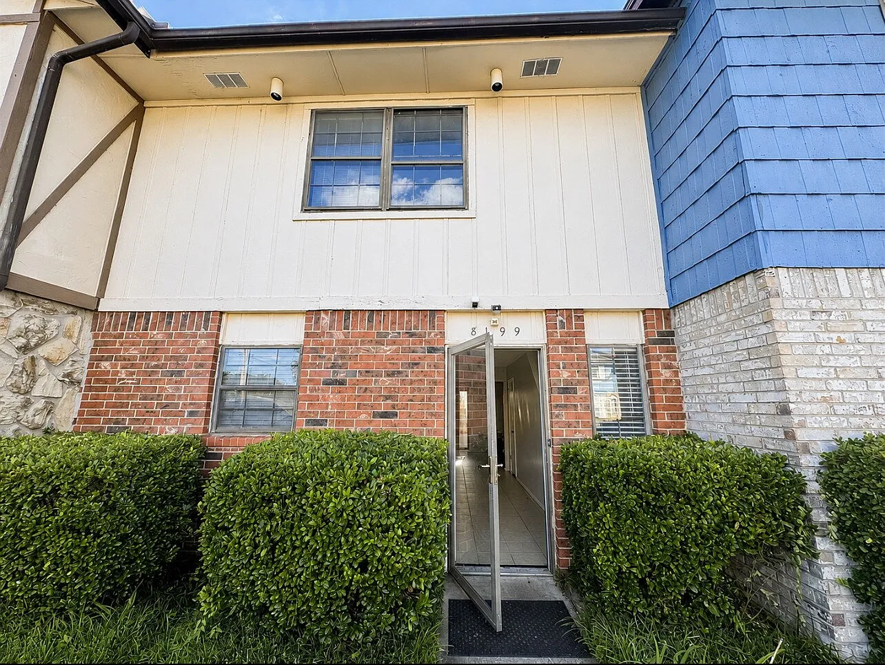 2 bed, 1.5 bath, 1284 sqft, $1,295 — Photo 1