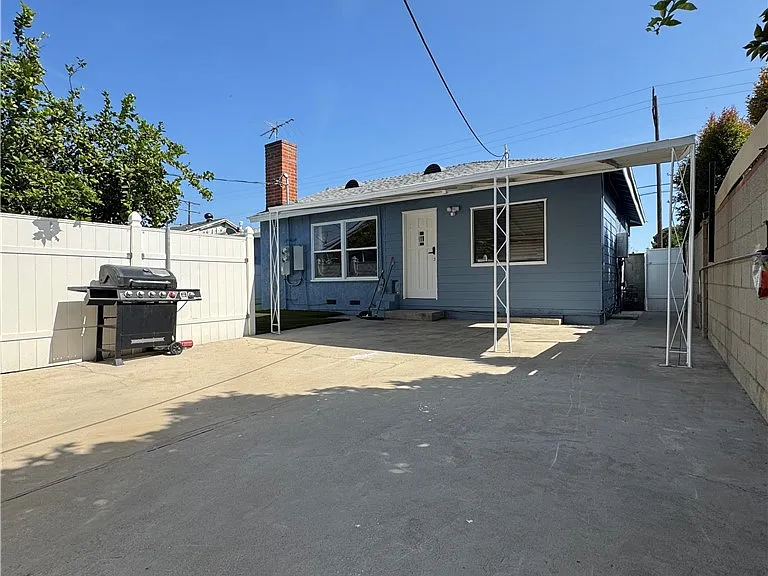 19939 Saticoy St — Photo 22