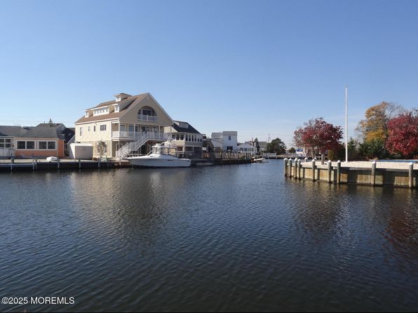 46 Longpoint Dr