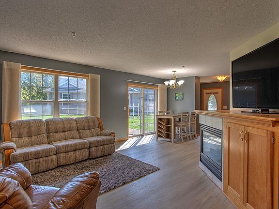3rd image of 857 Winsome Way