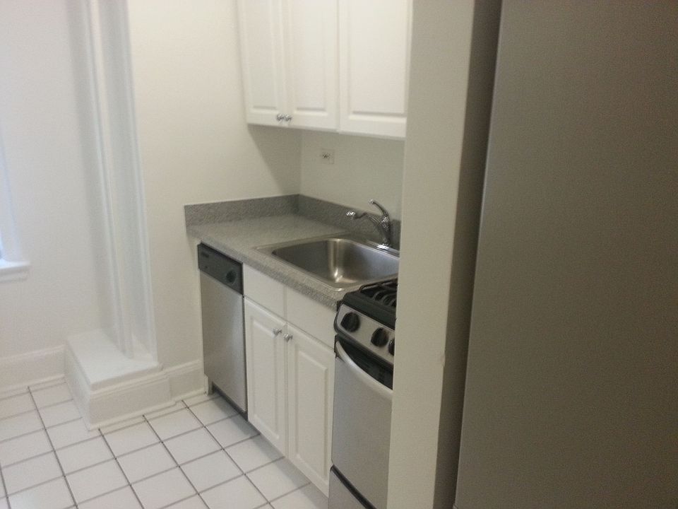 2nd image of 95 Christopher St APT 2J