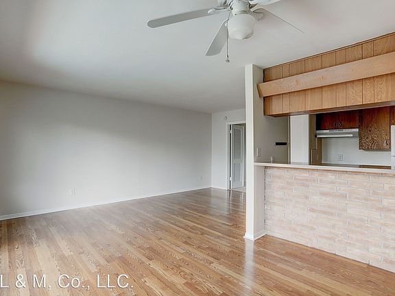 4th image of 3703 Roseland St APT 16