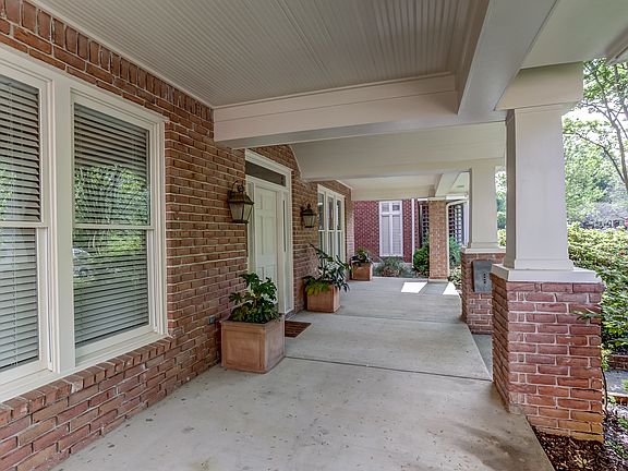 3rd image of 1688 Peach Ave