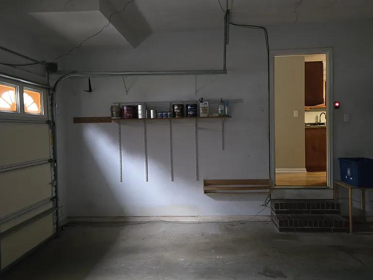 garage (2 stall)