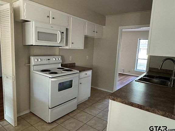 3rd image of 2632 Amy Ln