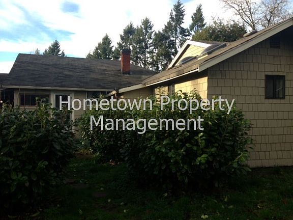 3rd image of 1011 W Yelm Ave