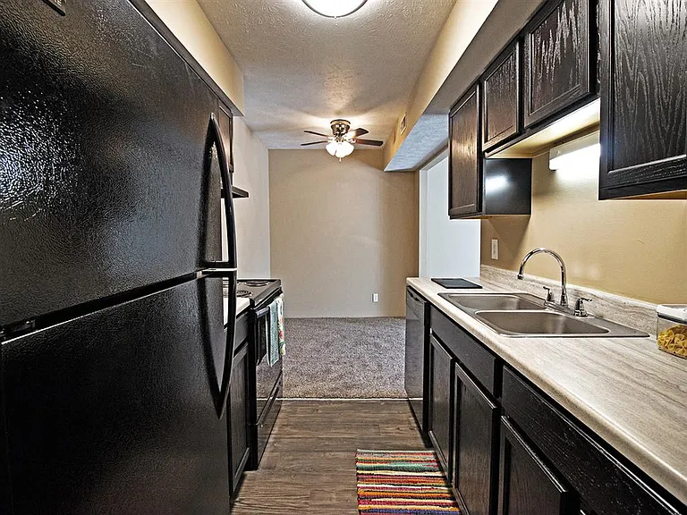 Fox Ridge Apartments — Photo 11