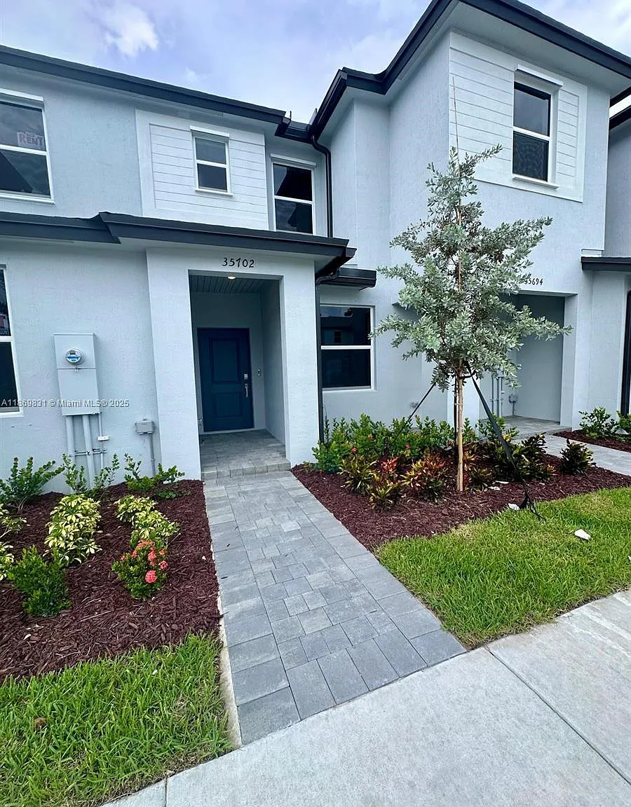 3 bed, 3.0 bath, $2,650 — Photo 1
