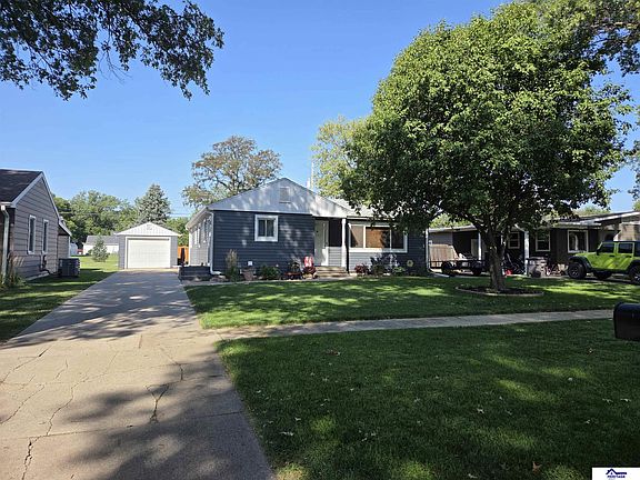 4th image of 35 Edison Ave