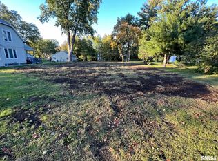 204 9th St, Lincoln, IL 62656