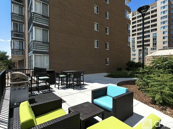 4th image of 425 E 17th Ave #104