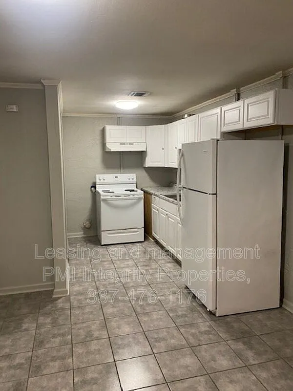 Building Photo - 318 Auburn Dr #B