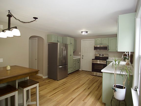 4th image of 4 Williams Rd