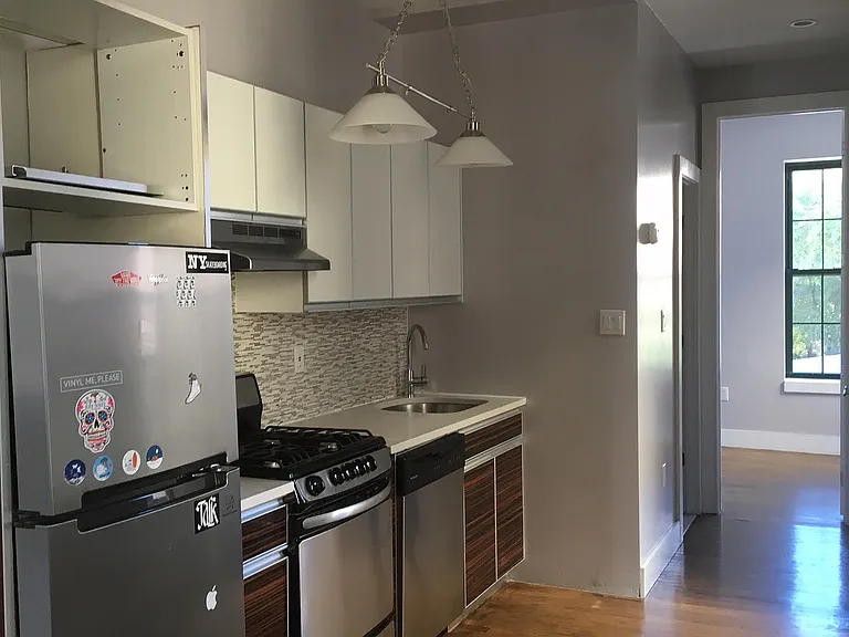 194 Humboldt St #3L — Photo 1