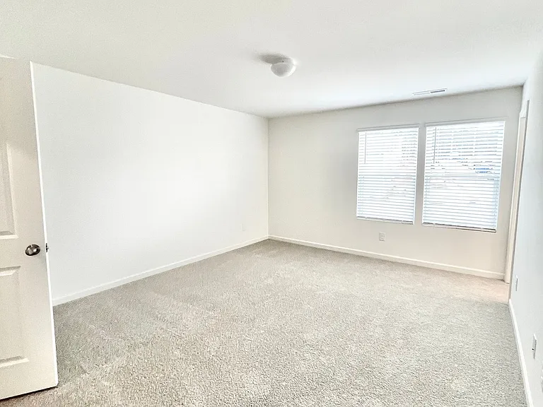 114 Luna Ln — Photo 12