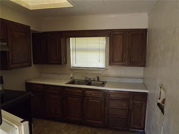 3rd image of 701 14th St