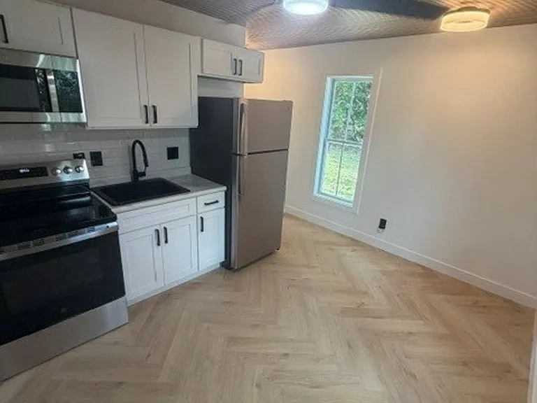 512 N 10th St — Photo 14