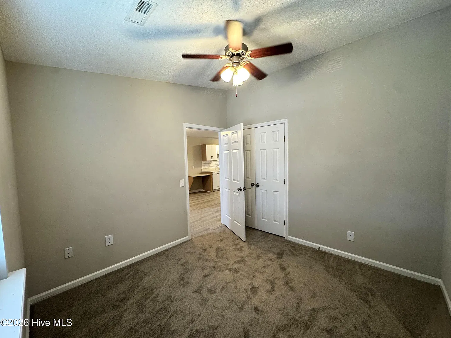 2 bed, 1.0 bath, 705 sqft, $950 — Photo 4
