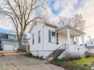 918 Margaret St, Pekin, IL 61554