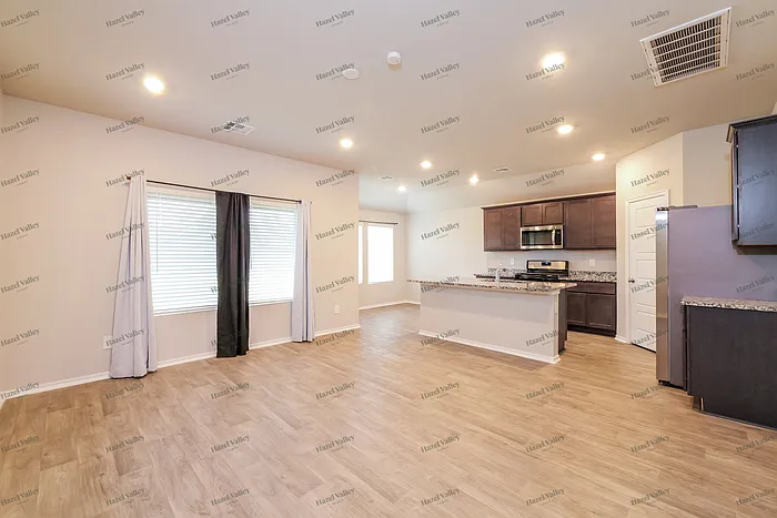 3 bed, 2.0 bath, 1288 sqft, $1,625 — Photo 3