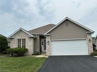 24 Danbury Ct NW, Warren, OH 44481