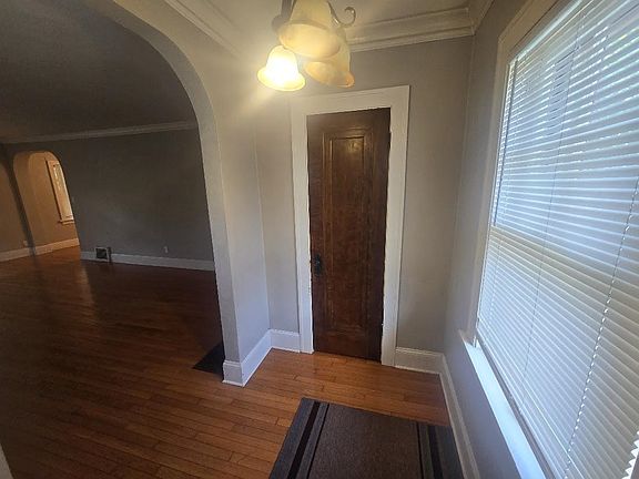 2nd image of 2112 Auburn St