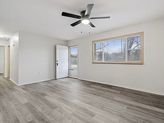 3rd image of 1406 E Pitman Ave