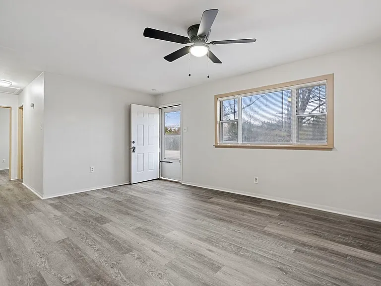 1406 E Pitman Ave — Photo 3