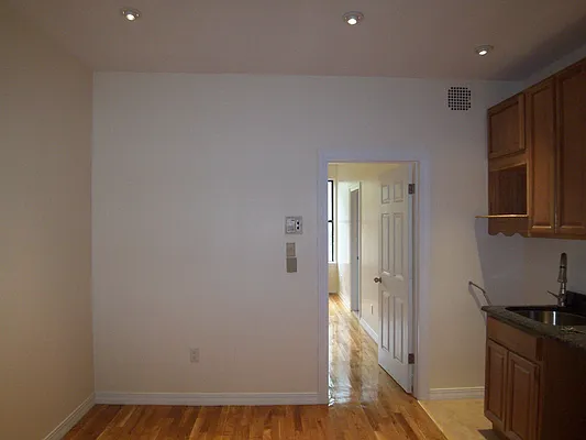 Rented by Fleet Realty | media 28