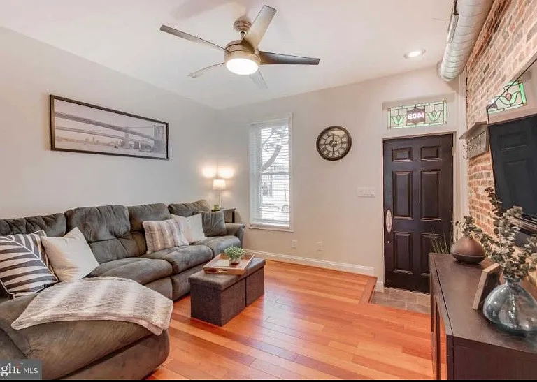 1409 E Clement St — Photo 4