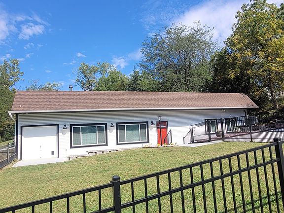 2nd image of 1202 Lake Ct