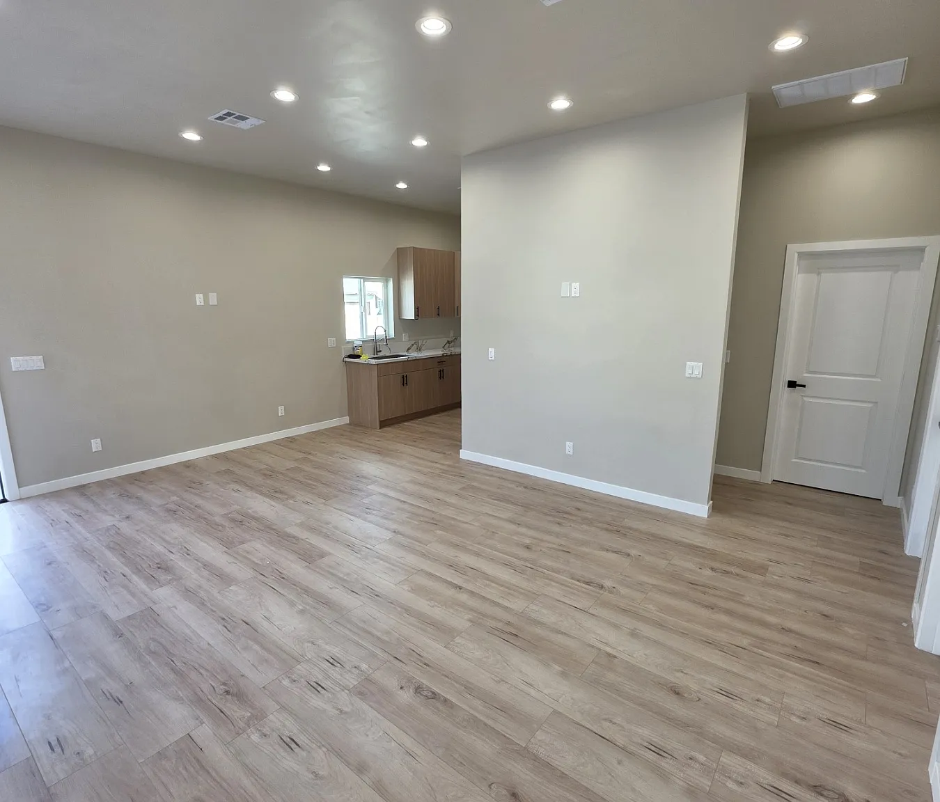 Vantage Ave, North Hollywood — Photo 1
