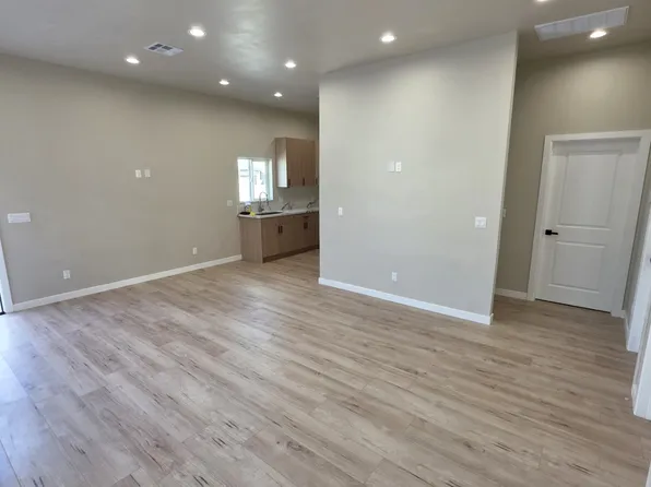 (undisclosed Address), North Hollywood, CA 91605