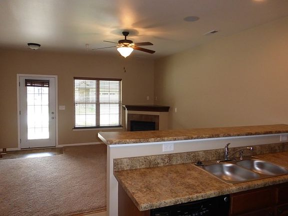 4th image of 472 Cambria Dr