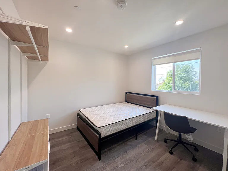 1439 W 37th Dr — Photo 28