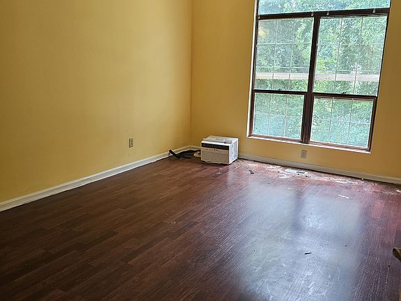 5th image of 6803 Yorkdale Ct