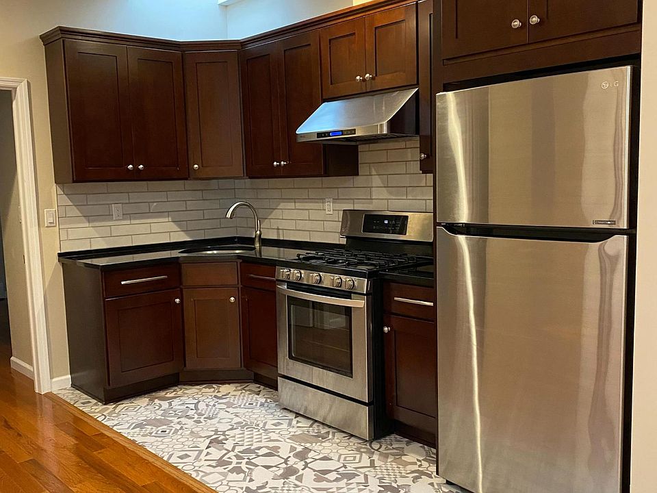 1st image of 125 Bay 14th St Floor 2