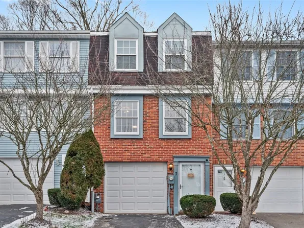 7 Shadow Dr, Pittsburgh, PA 15227
