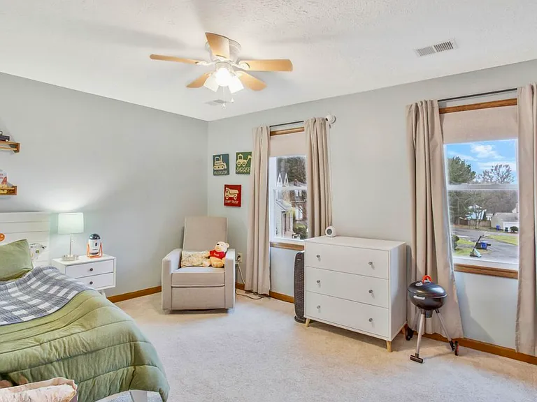 8300 Venture Dr — Photo 21